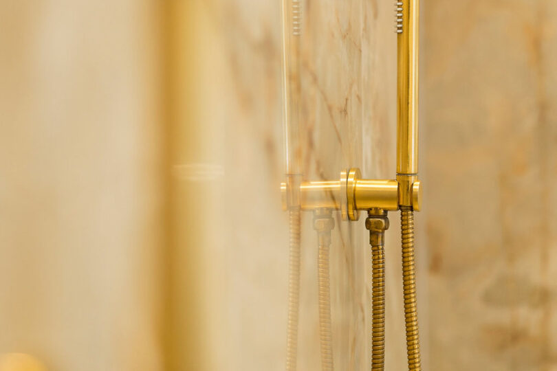 Luxury gold shower head